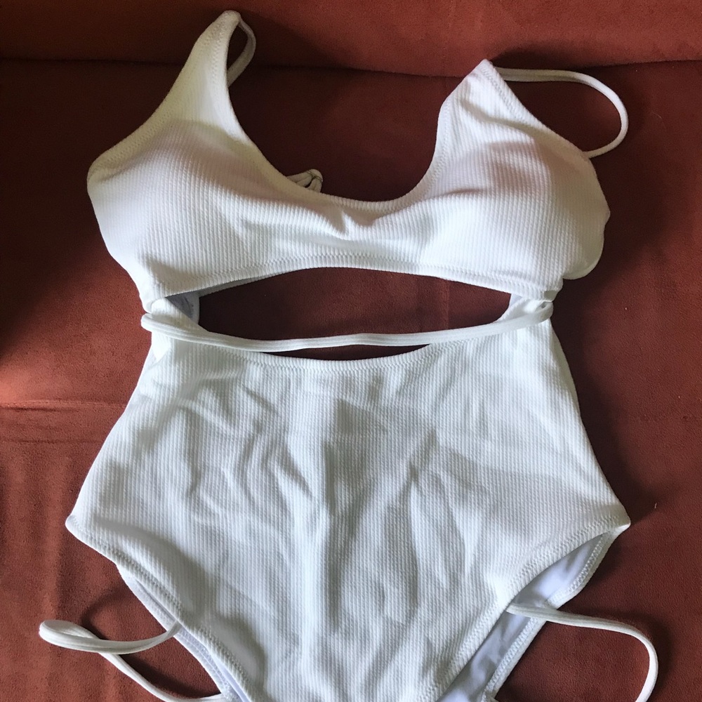 Cupshe bathing suit white